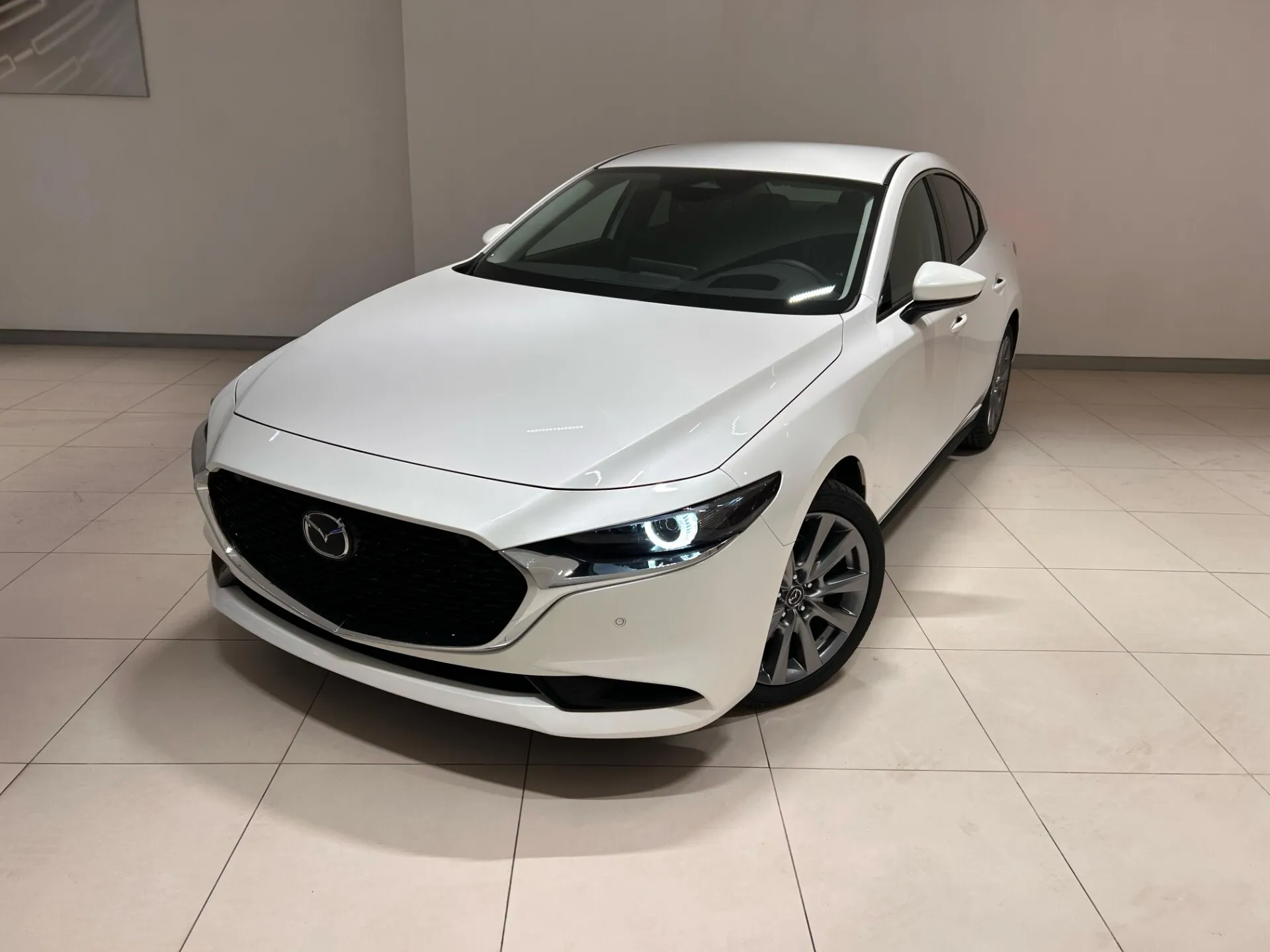 Foto Mazda 3 2.5L eSkyactiv-G M-Hybrid 4p. Sedan Centre Line  *RATE DA 299€*