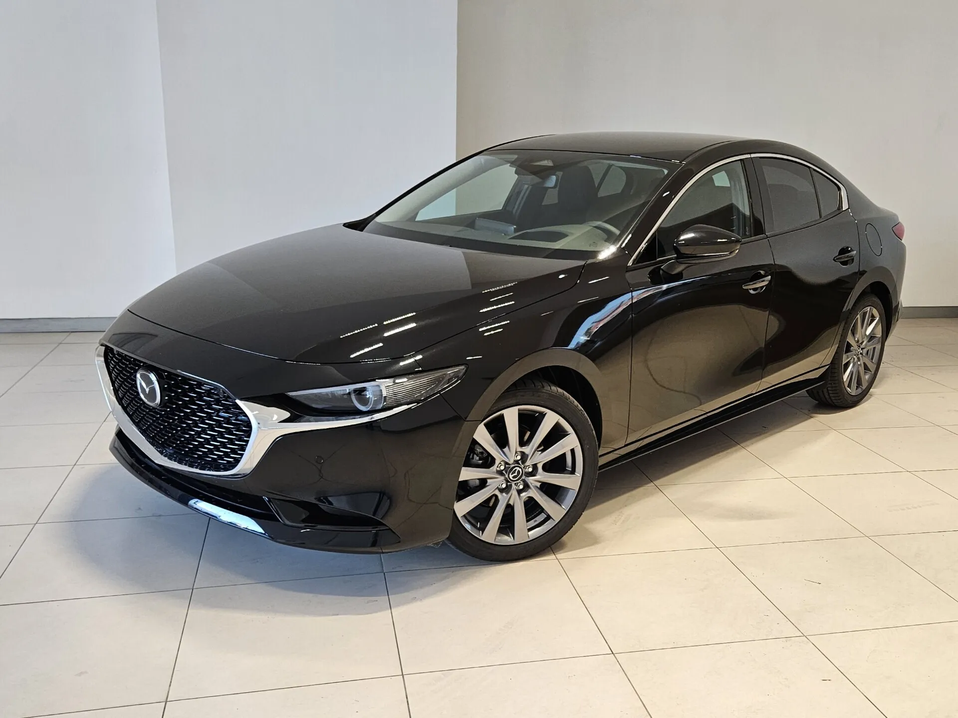 Foto Mazda 3 2.5L eSkyactiv-G M-Hybrid 4p. Sedan Centre Line *RATE DA 299€*